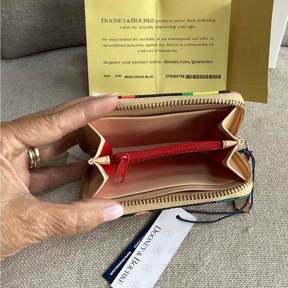 Dooney & Bourke Art Deco Large Zip around credit card case. NWT in Black - Picture 9 of 13